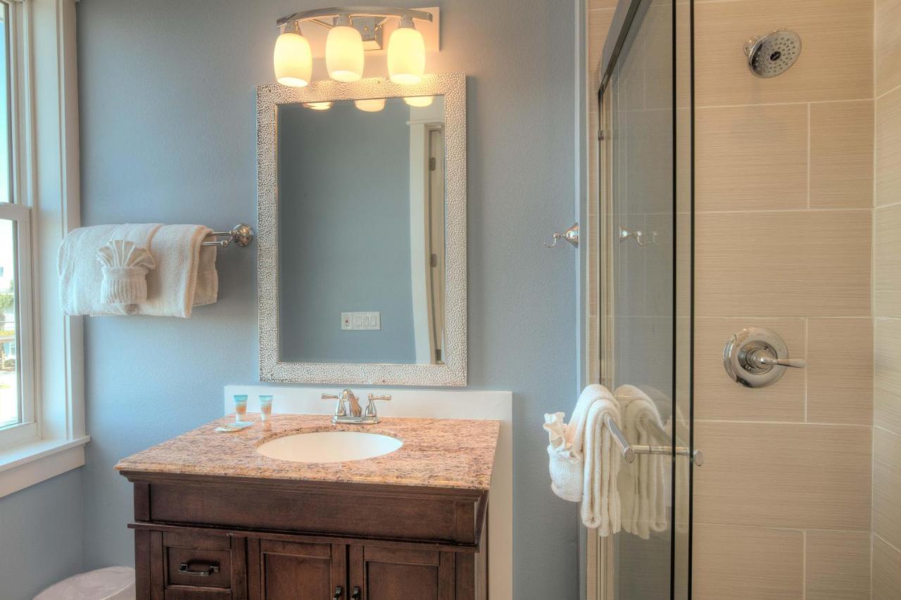 Holiday home Making Waves - Huge Heated Beachfront Pool Hot Tub! In Pcb! Panama City Beach